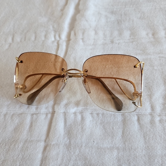 Woman's Fashion Sunglasses and Anne Klein Riviera Case - Picture 1 of 7